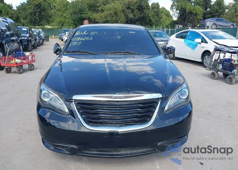 2013 Chrysler 200 Touring z USA, uszkodzony, nr VIN 1C3CCBBG4DN702295